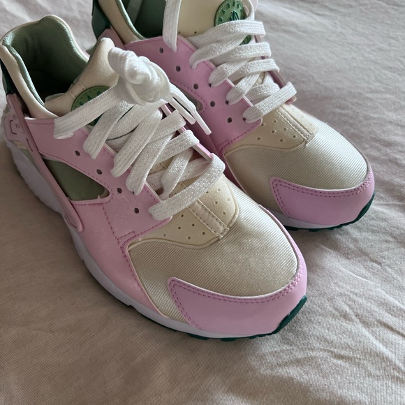 Nike Air Huarache Pink Sneakers - Picture 4 of 6